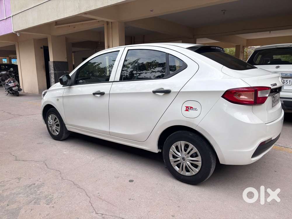 Tata Tigor Xe, 2017, Petrol