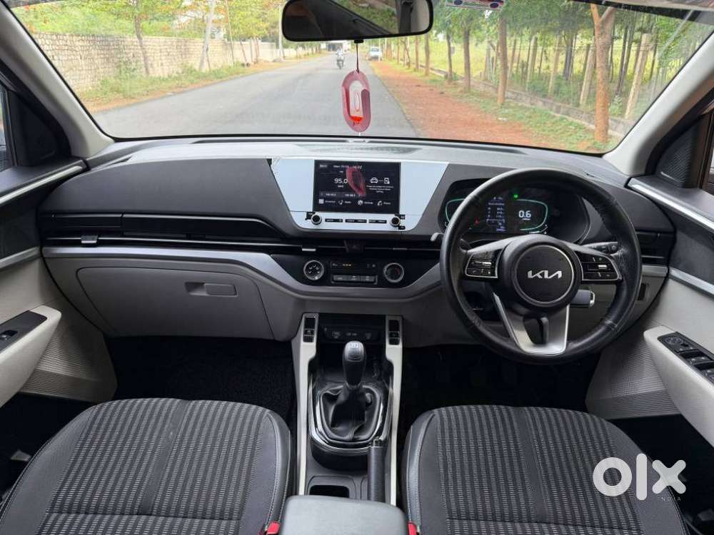 Kia Carens, 2024, Petrol