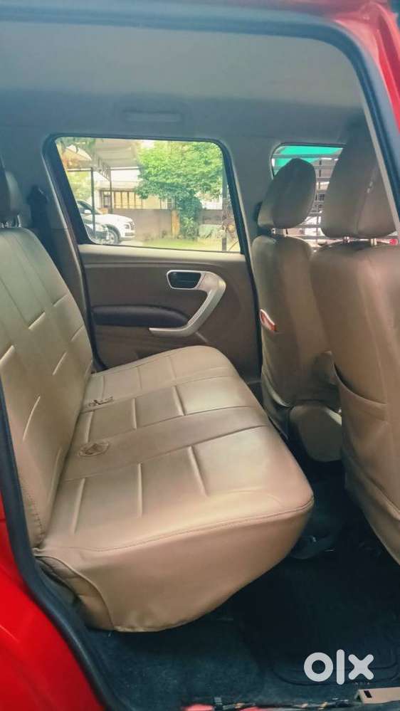 Mahindra Tuv 300 Mhawk100 T8 Dual Tone, 2018, Diesel