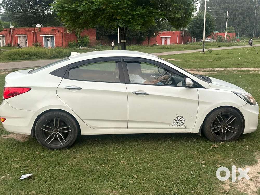 Hyundai Fluidic Verna 2012