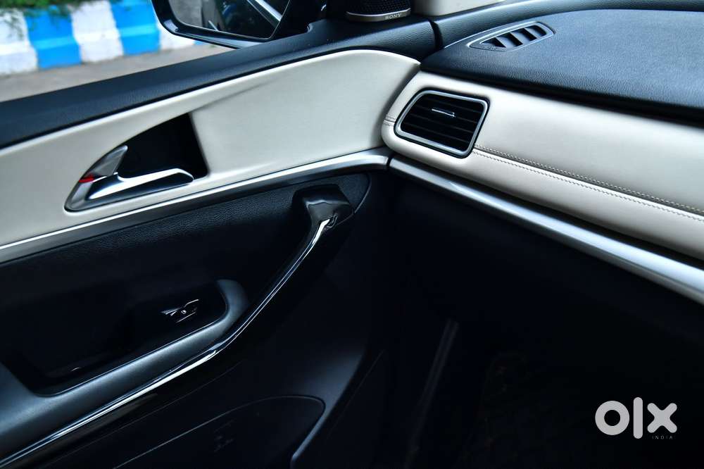 Mahindra Xuv700 Ax7l 6 Str At, 2023, Diesel