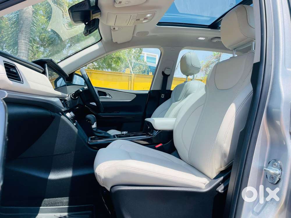 Mahindra Xuv700 2.2 Ax 7 Diesel At Luxury Pack Str, 2025, Diesel