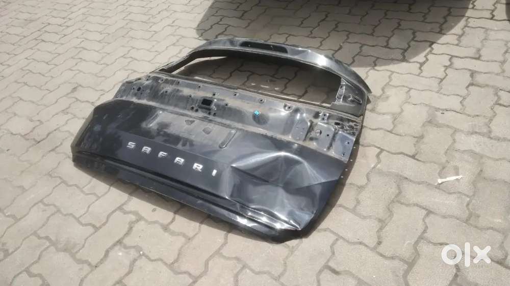 Tata Safari 2022 Dark Edition (tail Gate)
