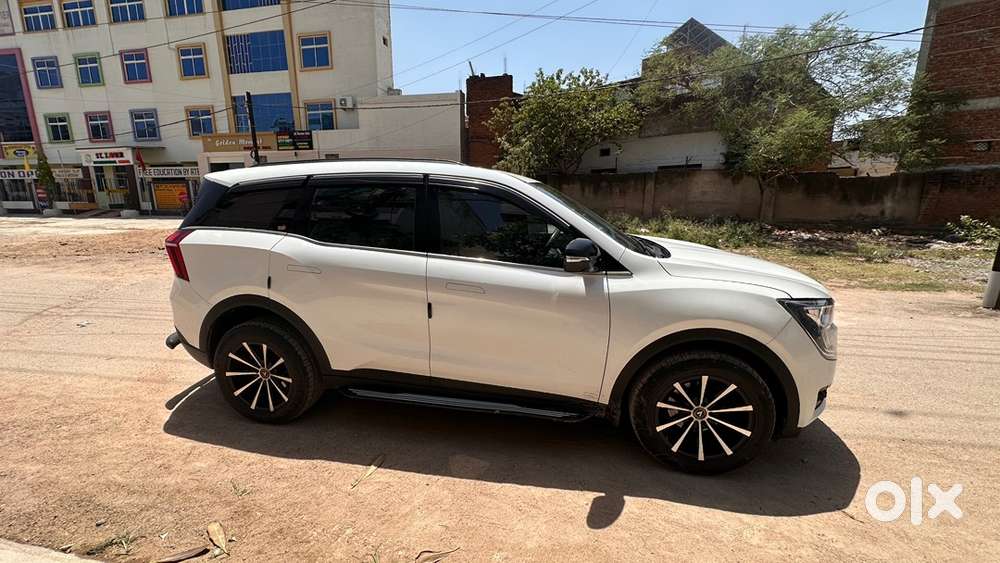 Mahindra Petrol 2022 Car