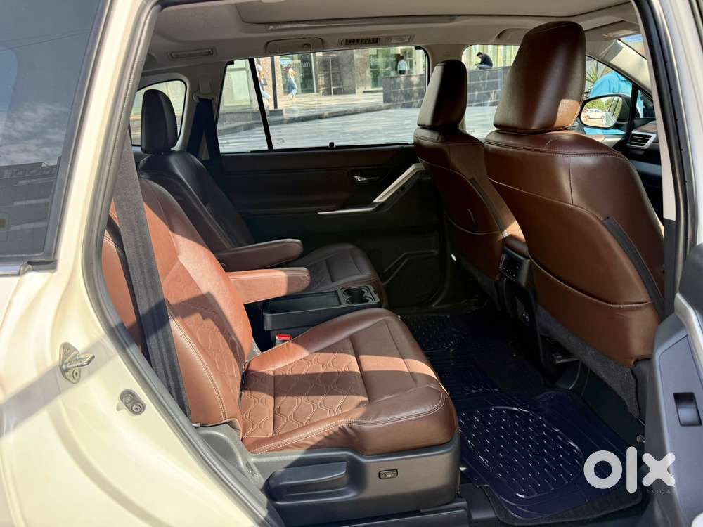 Toyota Innova Hycross 2.0 Zx (o) Hybrid 7 Str, 2025, Petrol