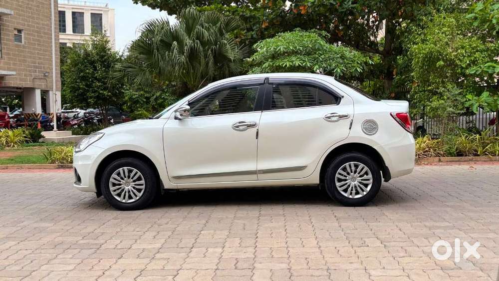Maruti Suzuki Dzire 1.2 Vxi, 2023, Petrol