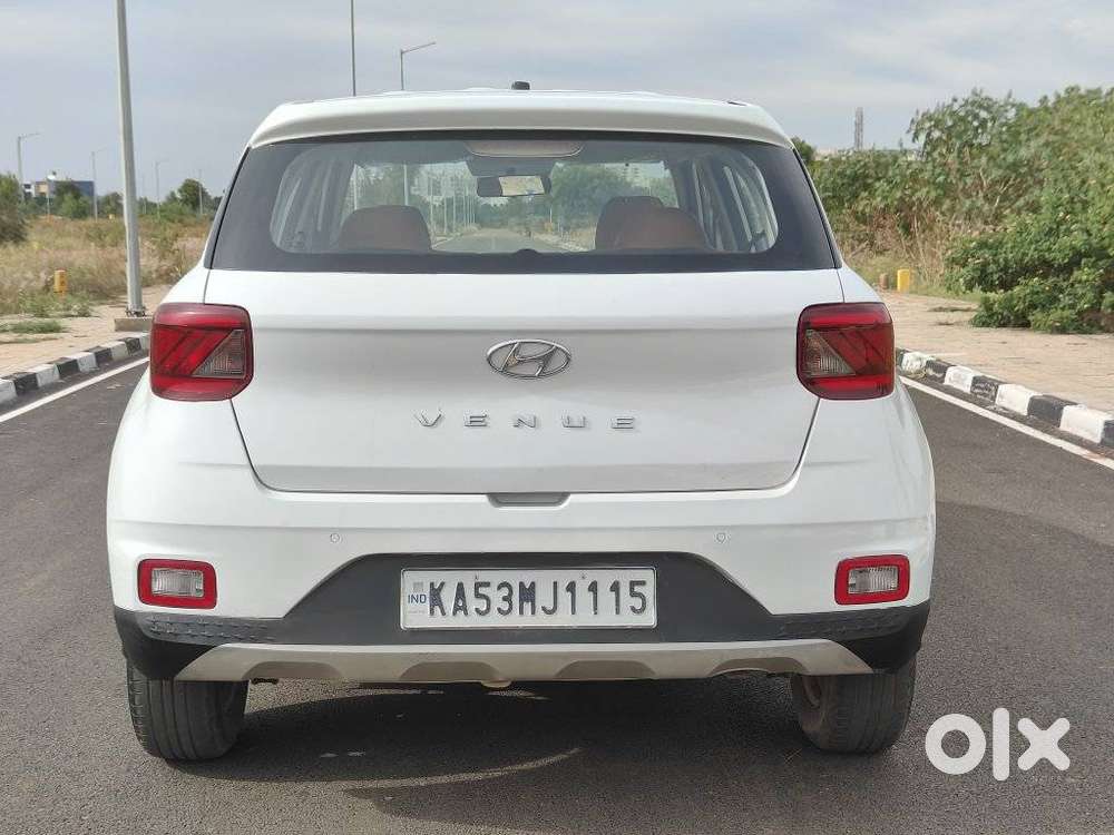 Hyundai Venue E, 2022, Petrol