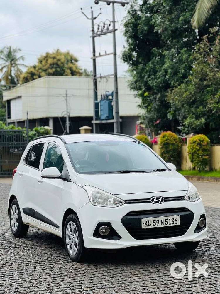 Hyundai Grand I10 Sportz, 2016, Petrol
