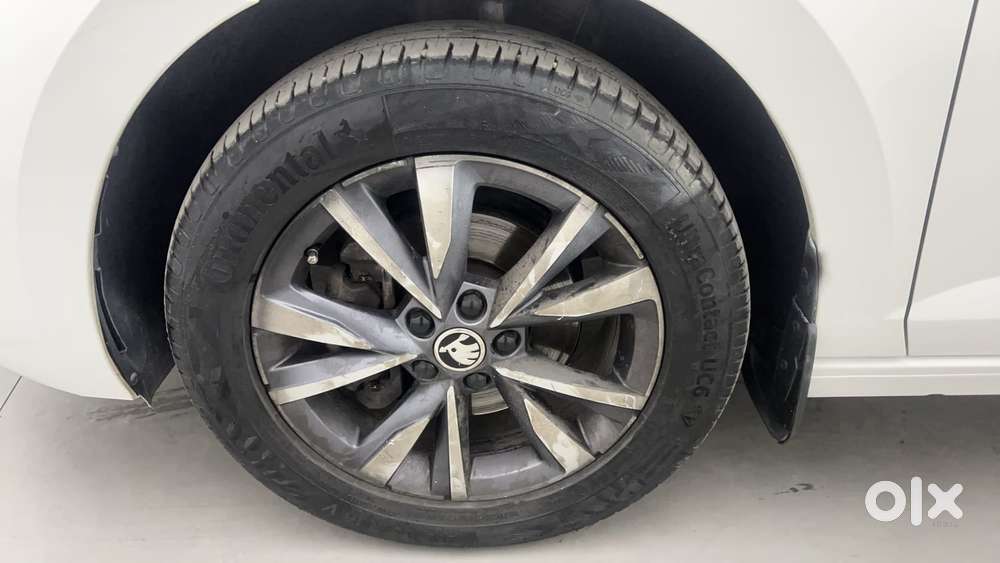 Skoda Slavia Style 1.0l Tsi At, 2022, Petrol