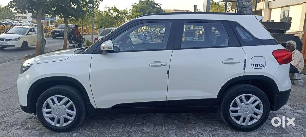Maruti Suzuki Brezza 1.5 Vxi At Smart Hybrid, 2022, Petrol
