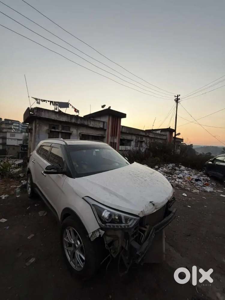 Creta Petrol 2018 Top Model In Accident Condition For Sale