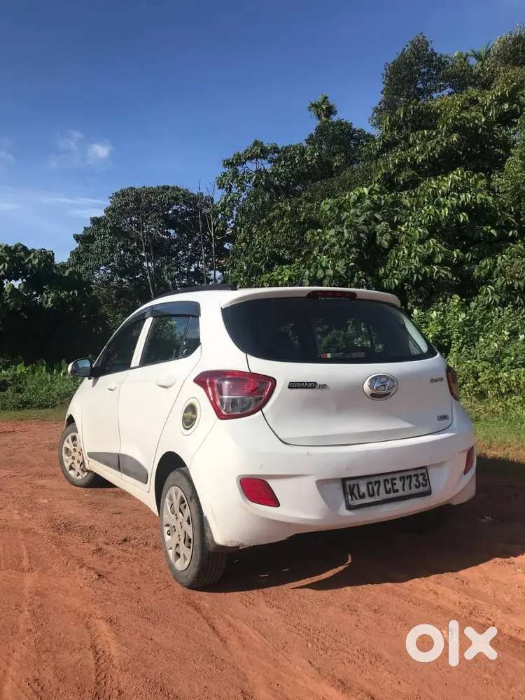 Hyundai Grand I10sportz 2015 Diesel 68750 Km Second Owner