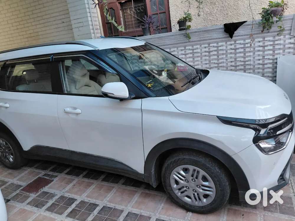 Kia Carens Prestige 1.5 Mt 7 Seater 2023 Model