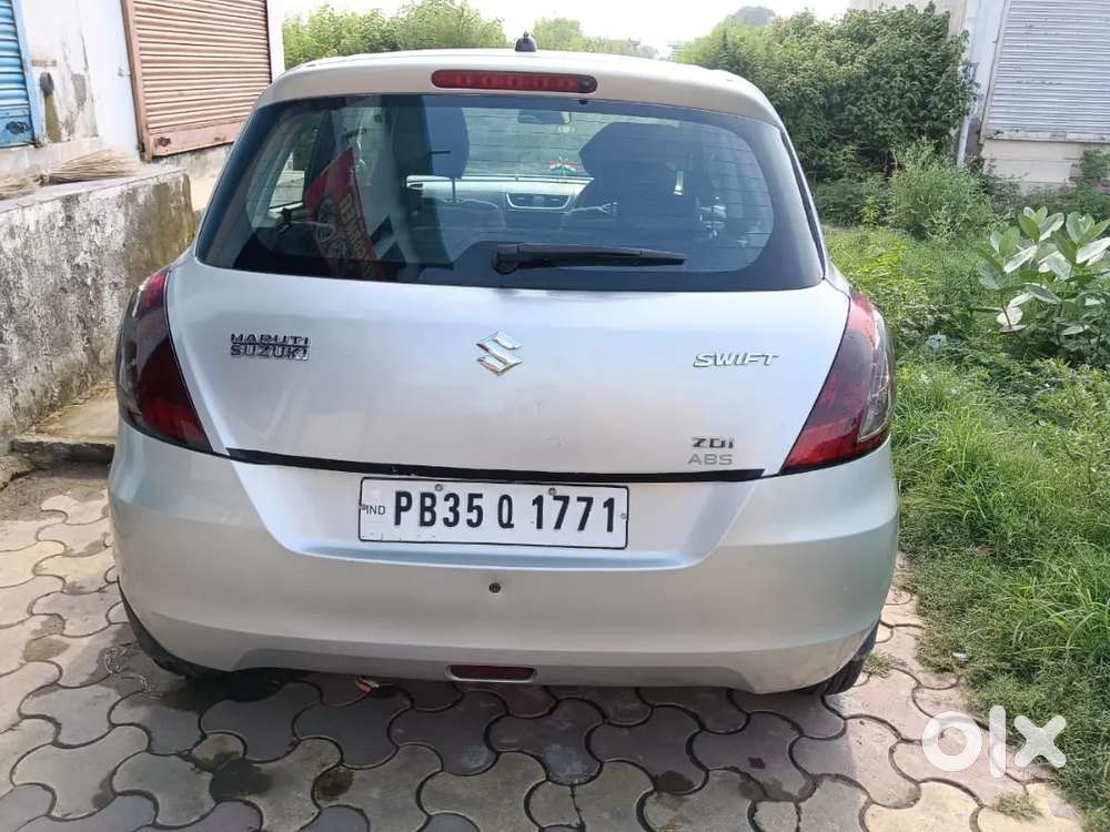 Maruti Suzuki Swift 2012 Diesel 71214 Km Driven