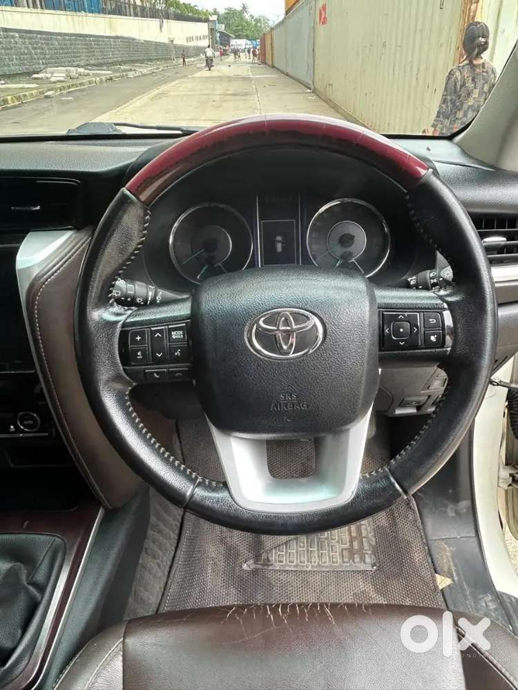 Toyota Fortuner 4x2 Manual 1st Onwer