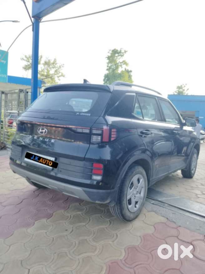Hyundai Venue 1.2 S (o), 2022, Petrol