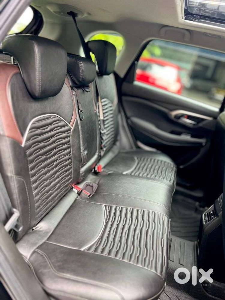 Maruti Suzuki Grand Vitara 1.5 Zeta Plus Dual Tone Intelligent Hybri..