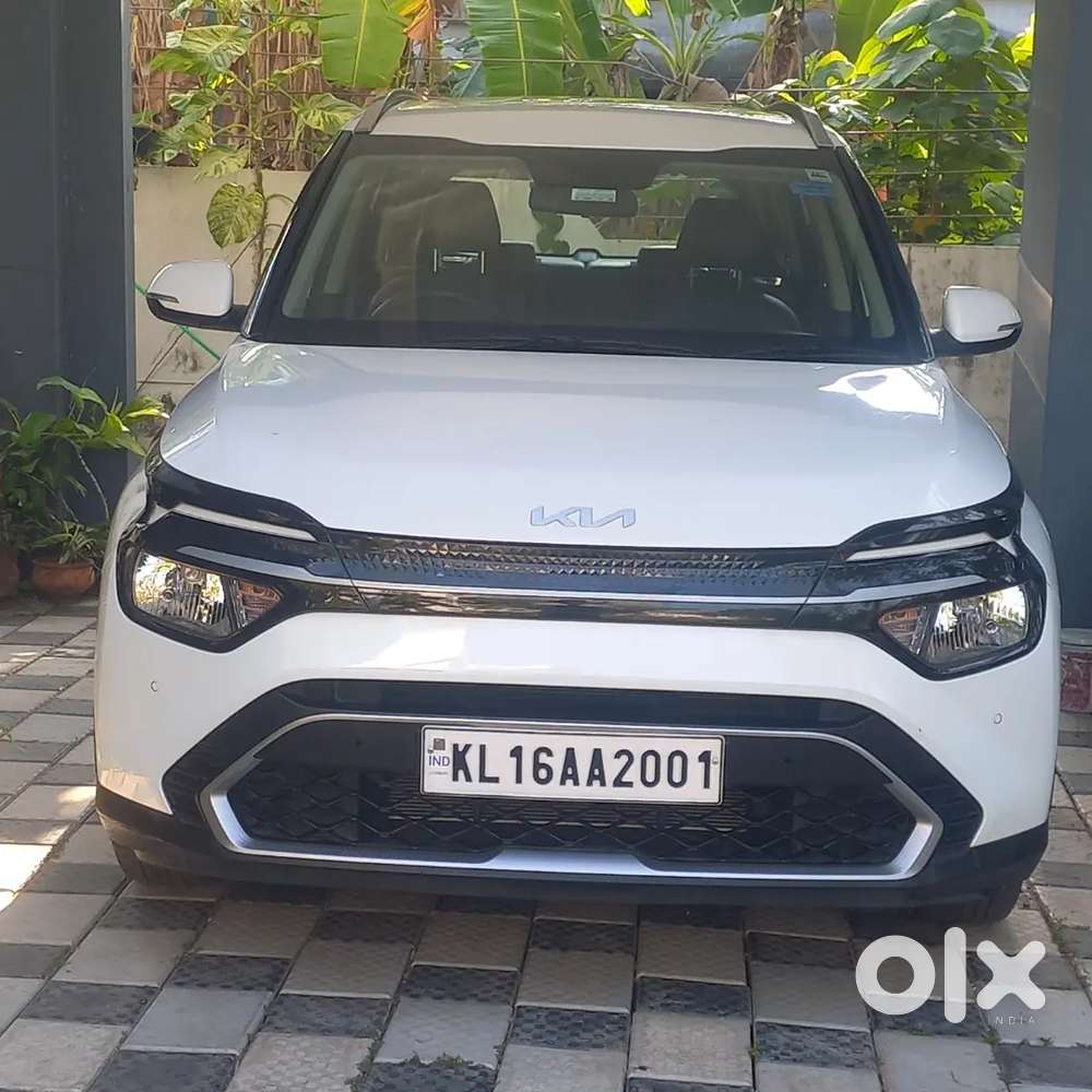 Kia Carens 2022 Petrol 15400 Km Driven Showroom Condition