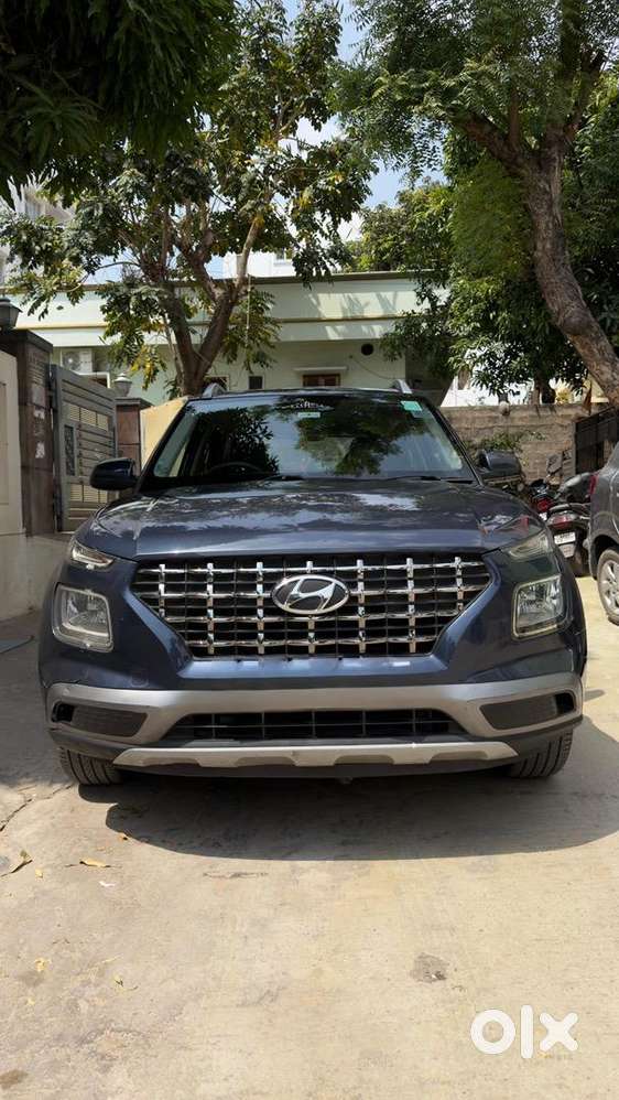 Hyundai Venue 2020 Petrol 64100 Km Driven