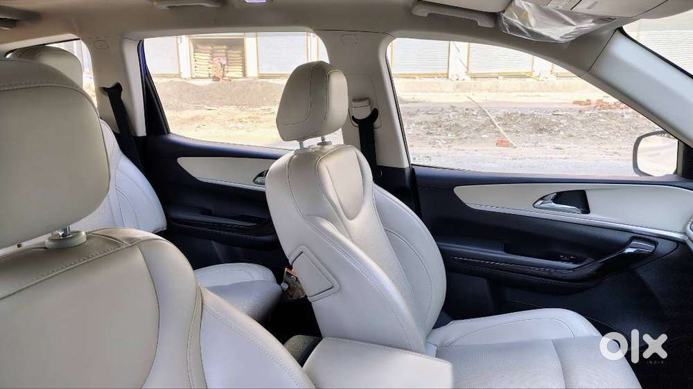 Mahindra Xuv700 2022 Ax7 Petrol 17100 Km Driven