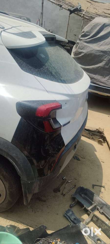 Kigar White Colour New Tyre