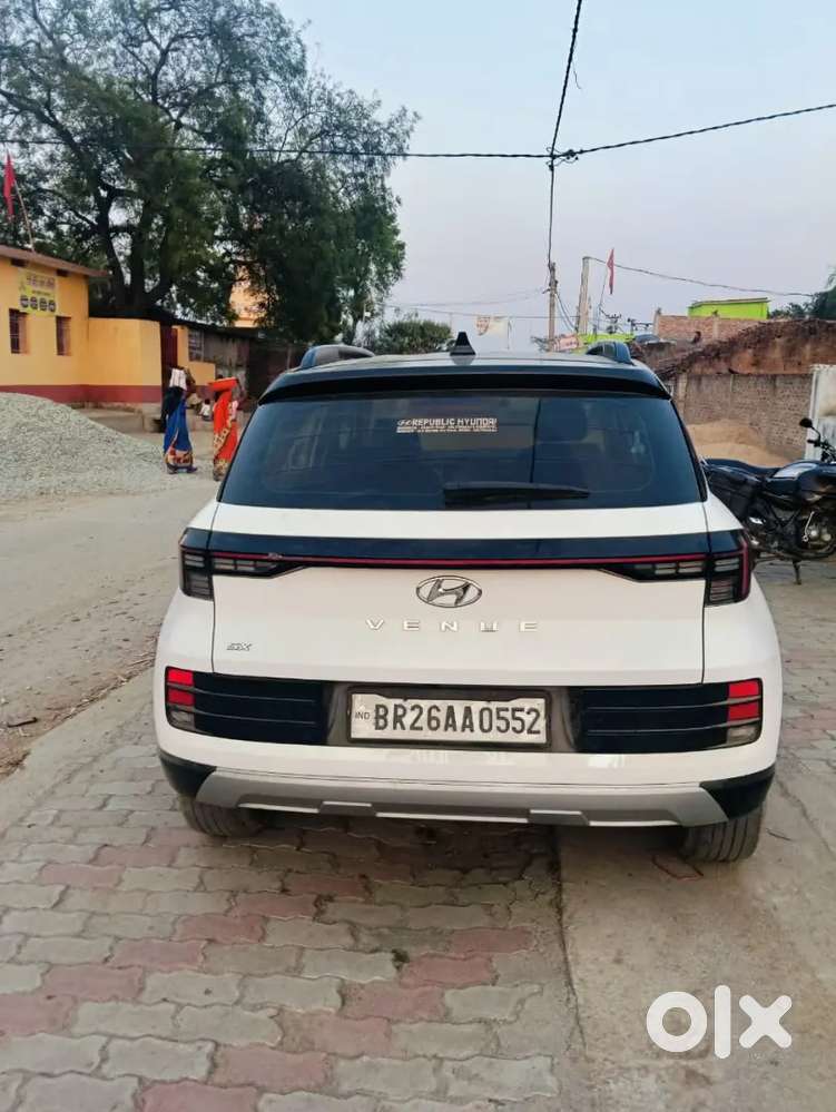 Hyundai Venue 2024 Diesel Well Maintained.