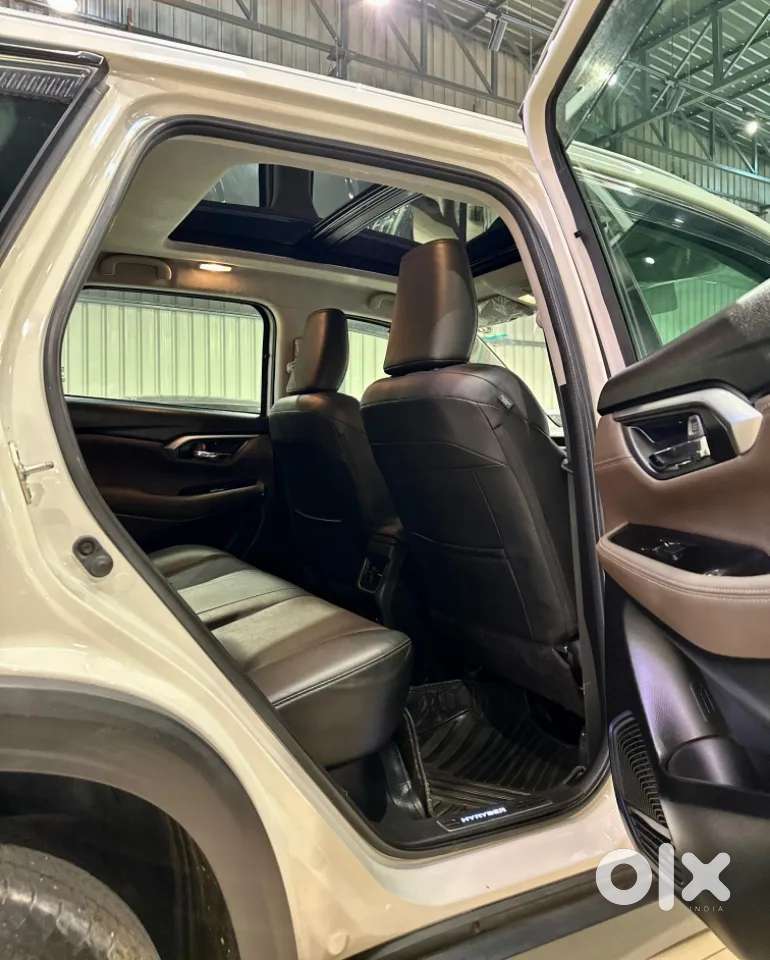 Toyota Urban Cruiser Hyryder 1.5 V Hybrid, 2025, Petrol