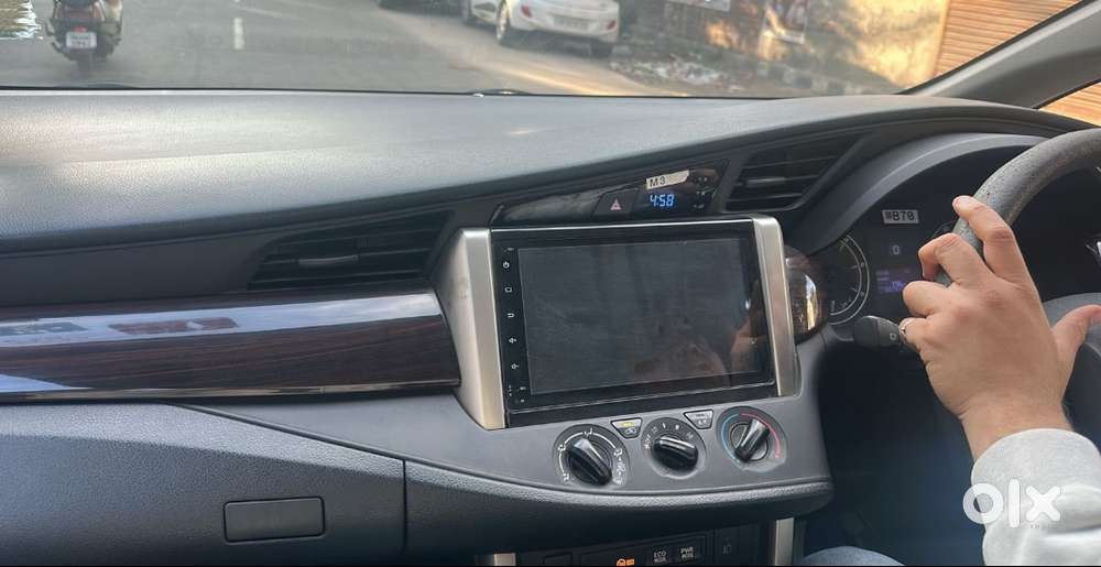 Innova Crysta Automatic 2.8g Captain Seats