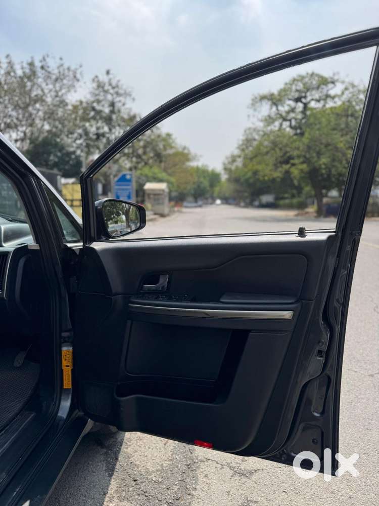 Tata Hexa 2.2 Xt 4x2 7 Str Dual Tone, 2018, Diesel