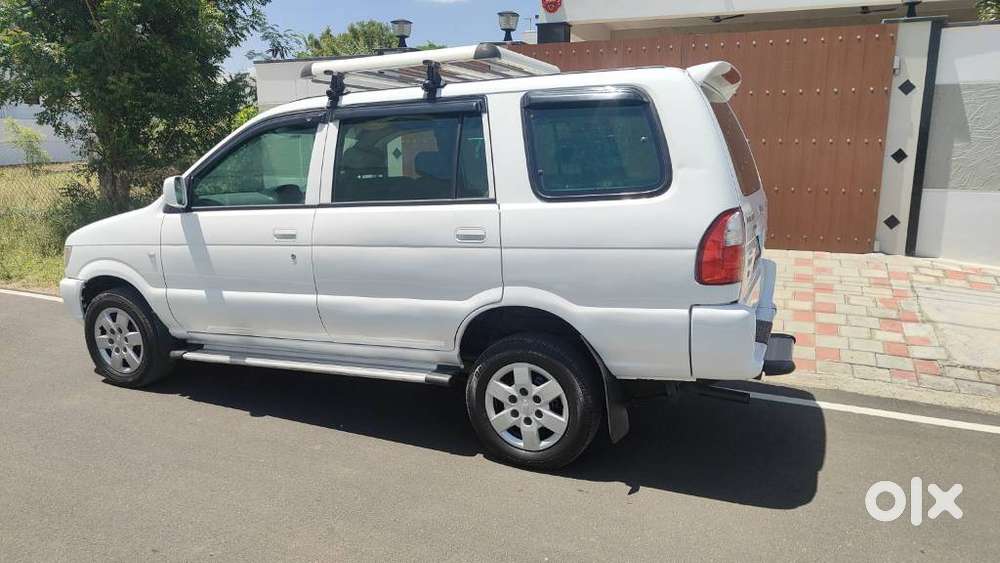 Chevrolet Tavera Neo 3 Ls 10 Seats Bsiv, 2014, Diesel