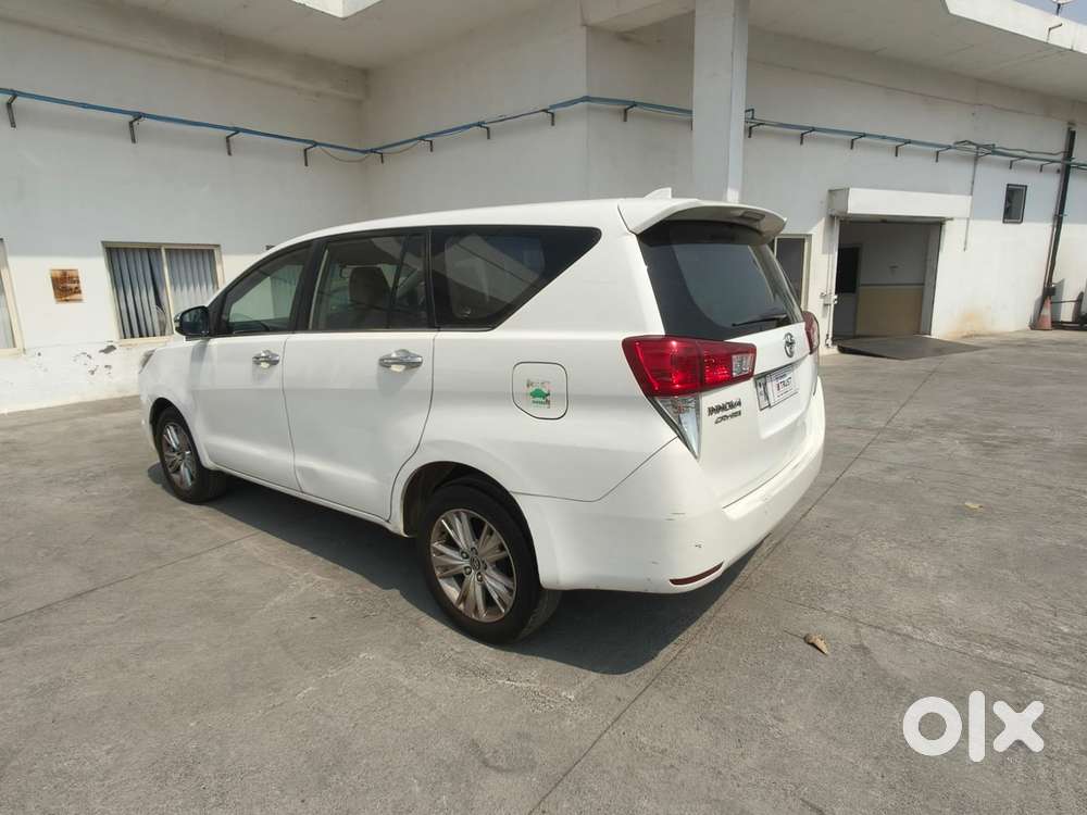 Toyota Innova Crysta 2.8z Automatic, 2016