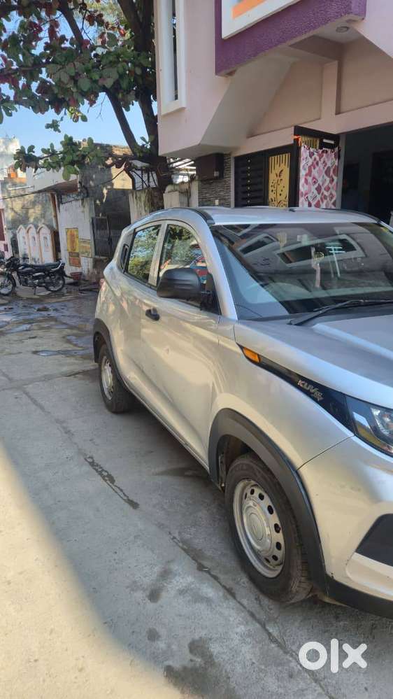 Mahindra Kuv 100