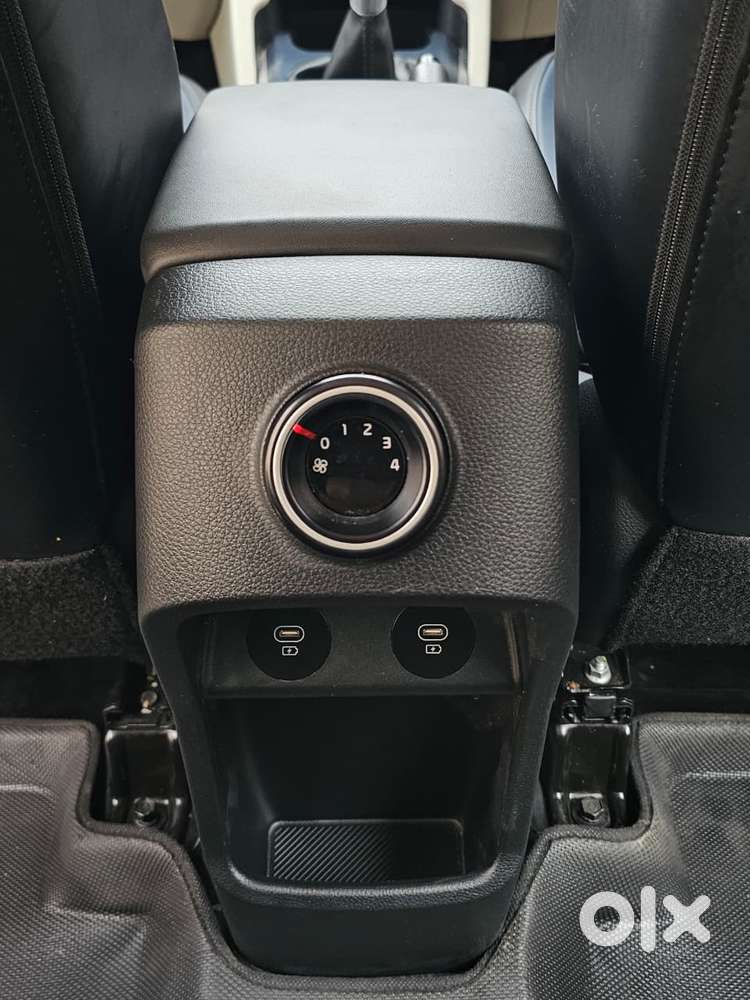 Kia Carens G 1.5 6mt Premium (o) 7-seater, 2024, Petrol