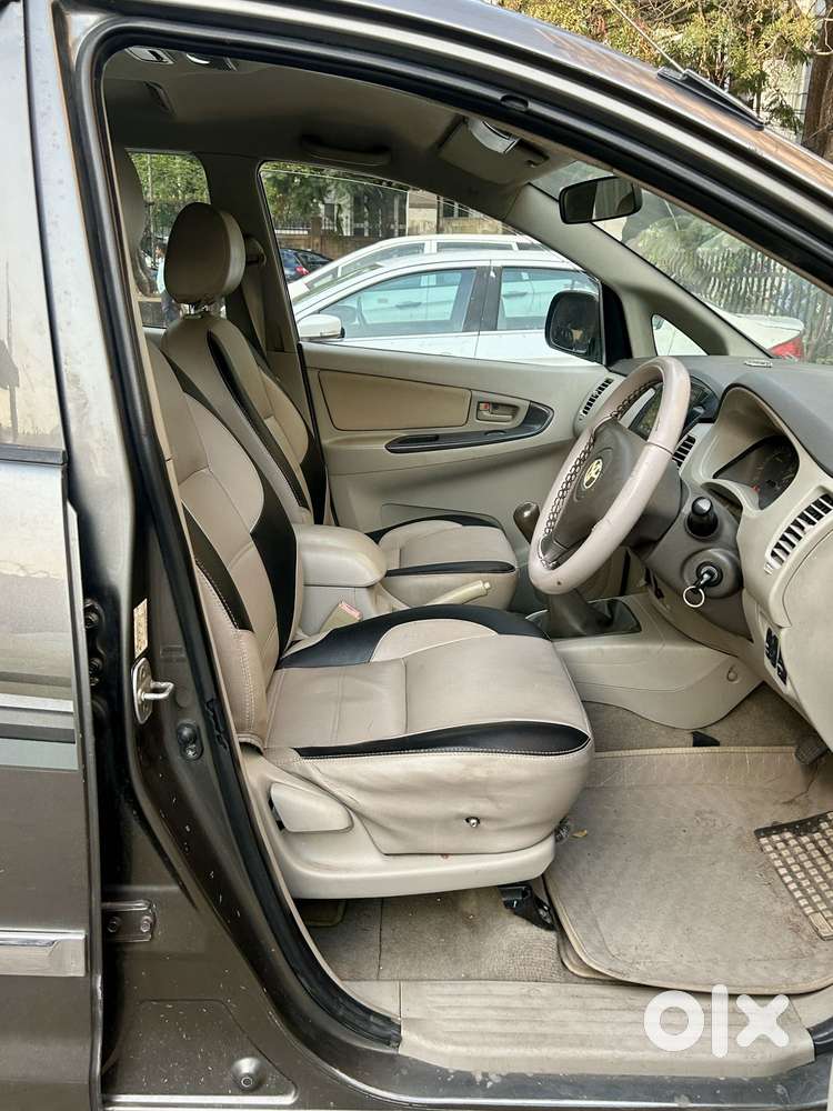 Toyota Innova 2.5 G (diesel) 8 Seater Bs Iv, 2011, Diesel
