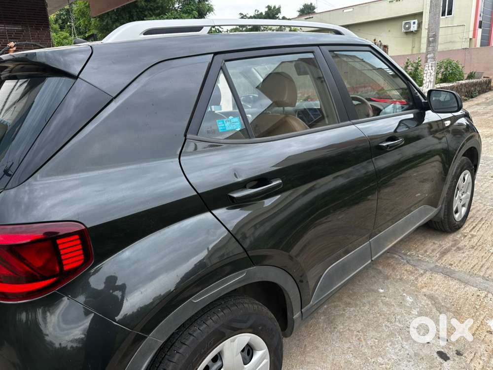 Hyundai Venue S Plus Petrol Manual 2020