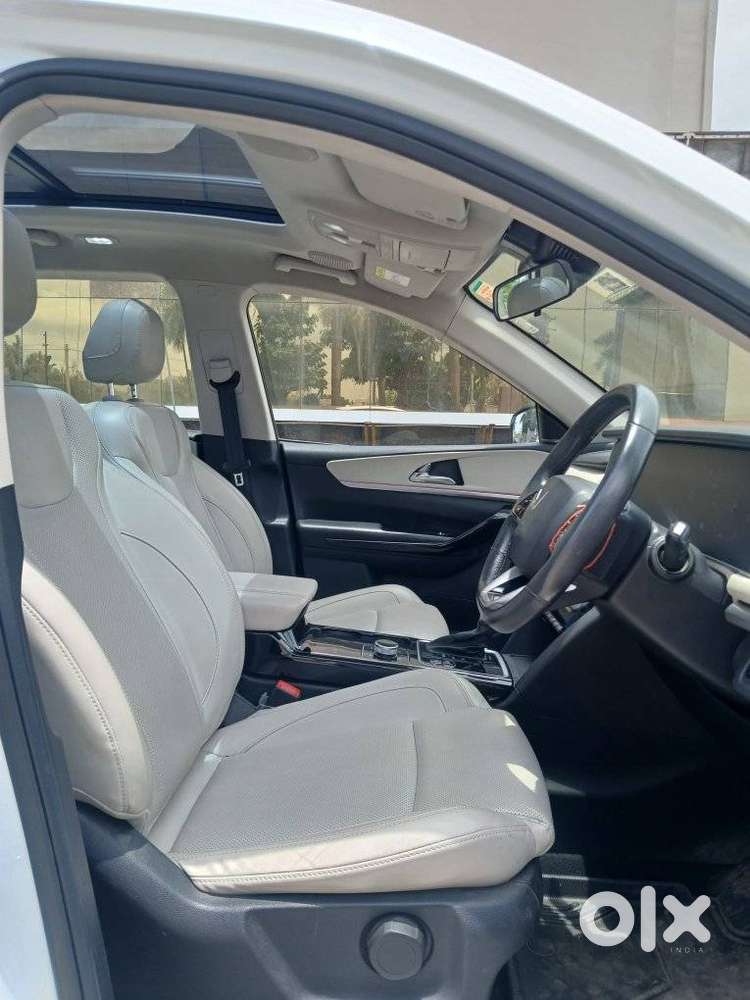 Mahindra Xuv700 2.2 Ax 7 Diesel At Str, 2025, Diesel