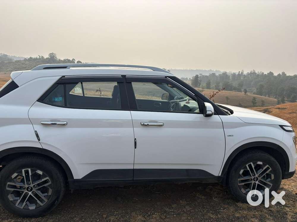 Hyundai Venue 2023 Petrol Well Maintained