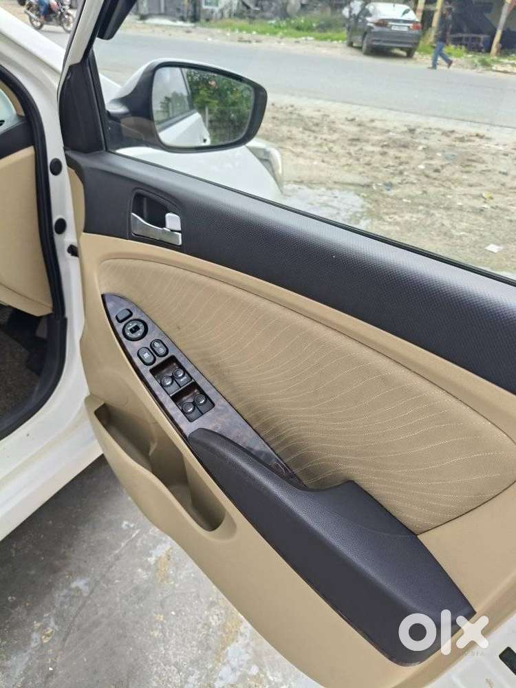 Hyundai Verna Fluidic 1.6 Vtvt Sx, 2015, Petrol