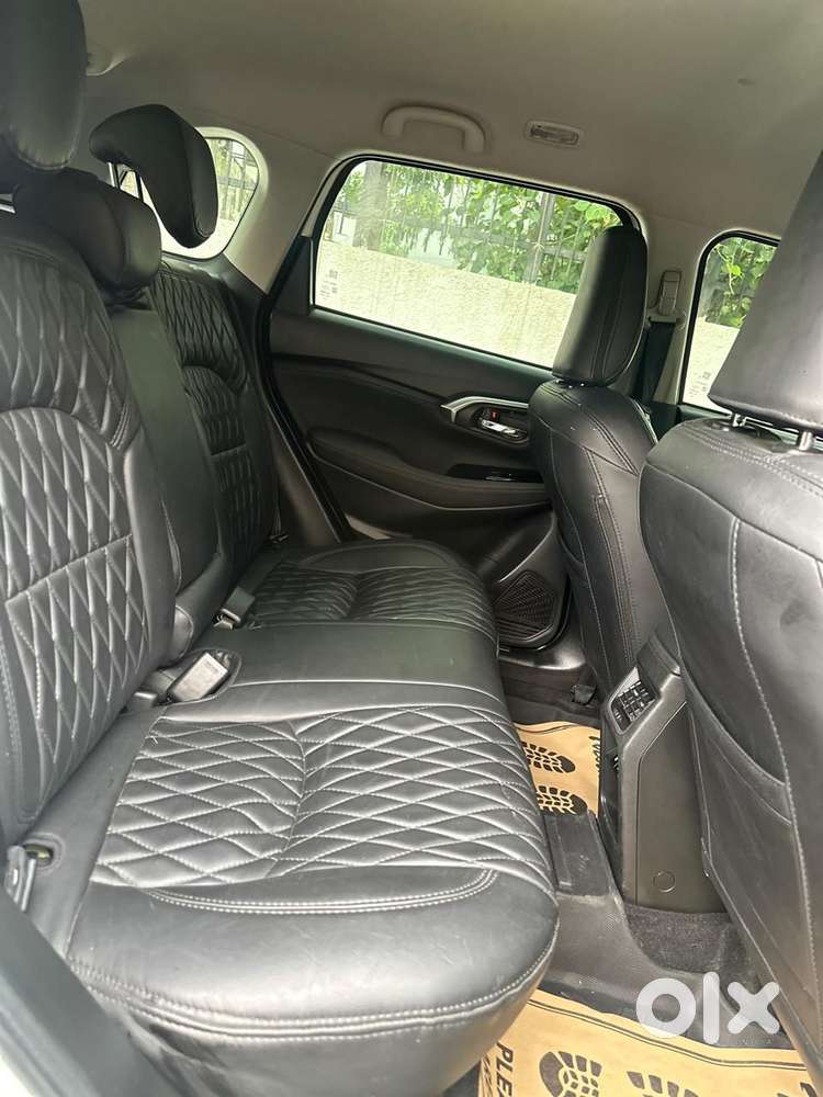 Toyota Urban Cruiser Hyryder 1.5 G Neo Drive At, 2025