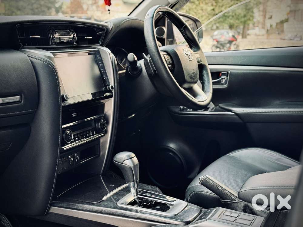 Toyota Fortuner 4x2 At 2.7 Petrol, 2022, Petrol