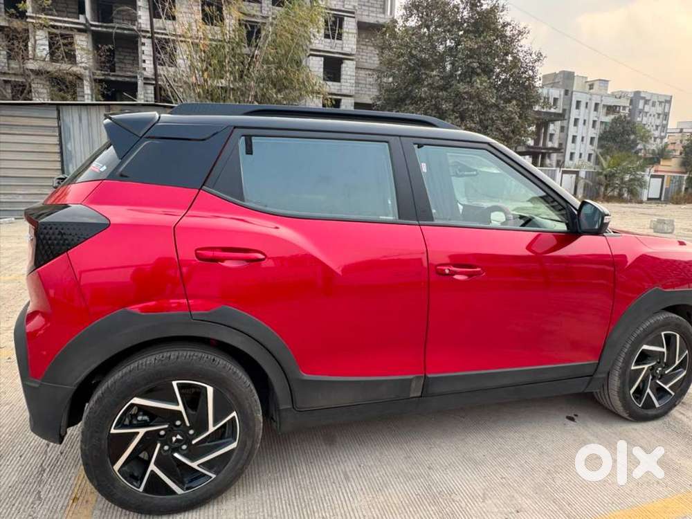 For Sale: Mahindra Xuv3xo Ax7 Diesel Mt (dual Tone)