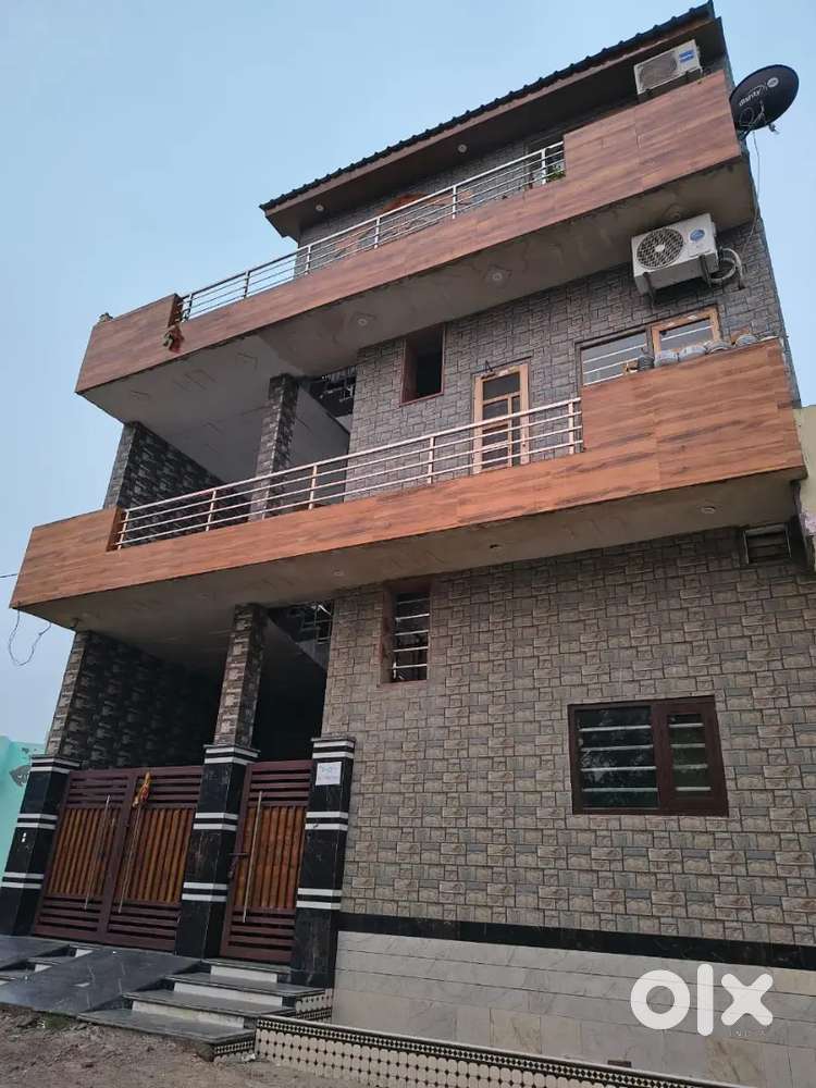 House for sale: 3BHK+3rental portions in defence colony bathinda