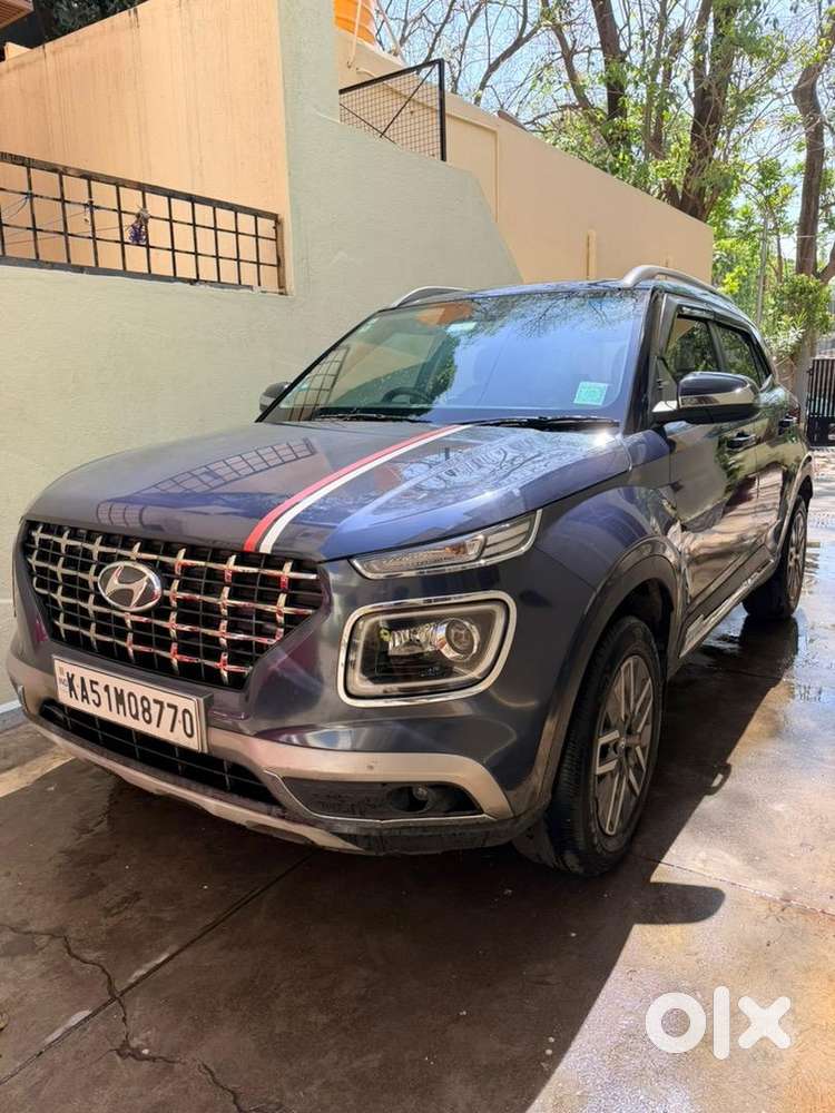 Hyundai Venue 2021 Petrol 29500 Km Driven
