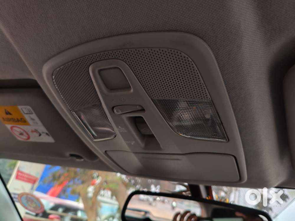 Maruti Suzuki Brezza 1.5 Zxi Plus Smart Hybrid Dual Tone, 2023, Petr..