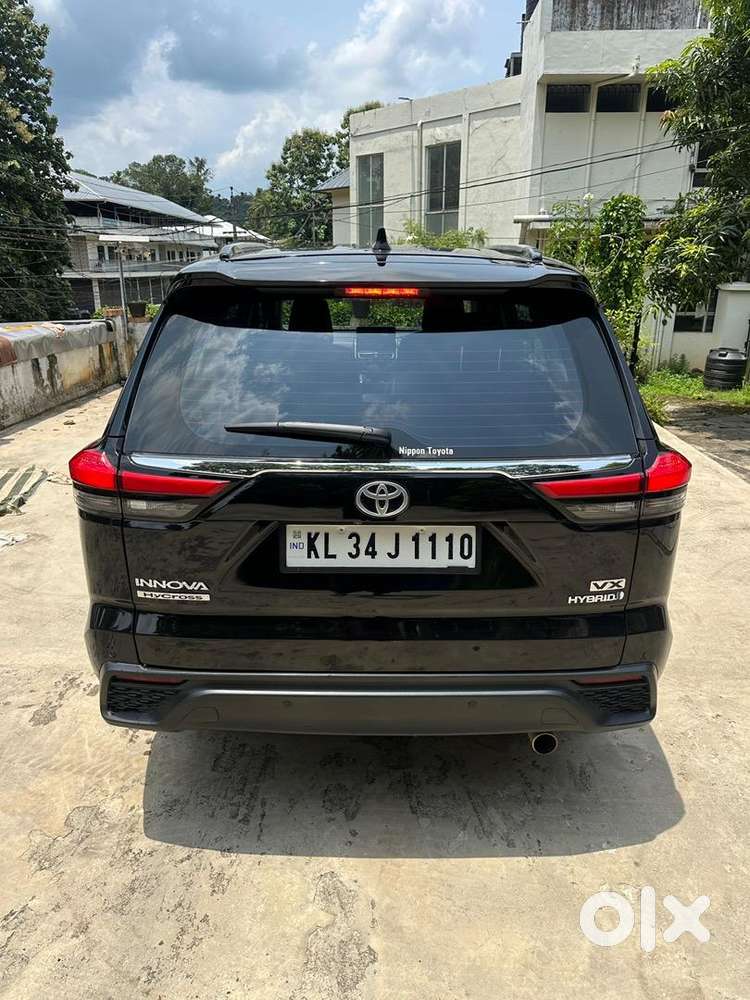 Toyota Innova Hycross 2024 Petrol Well Maintained