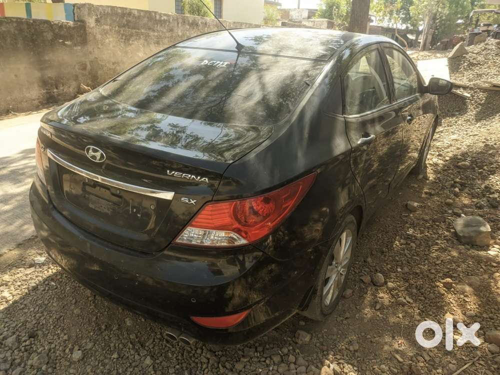 Hyundai Fluidic Verna 2011 Mh Passing