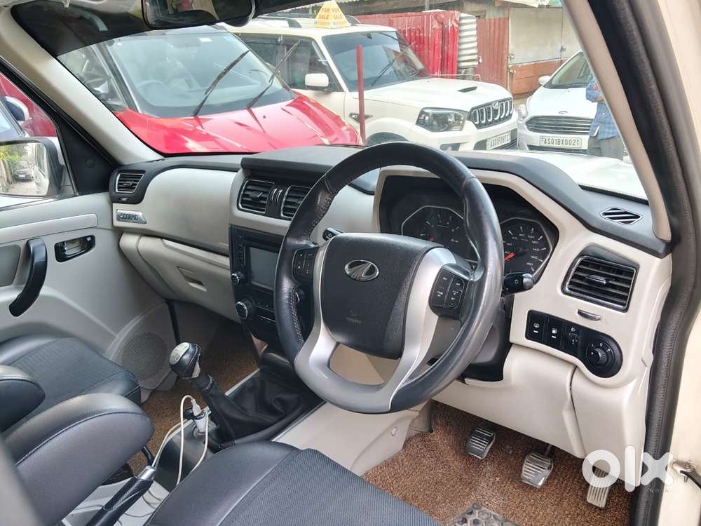 Mahindra Scorpio S10, 2017, Petrol