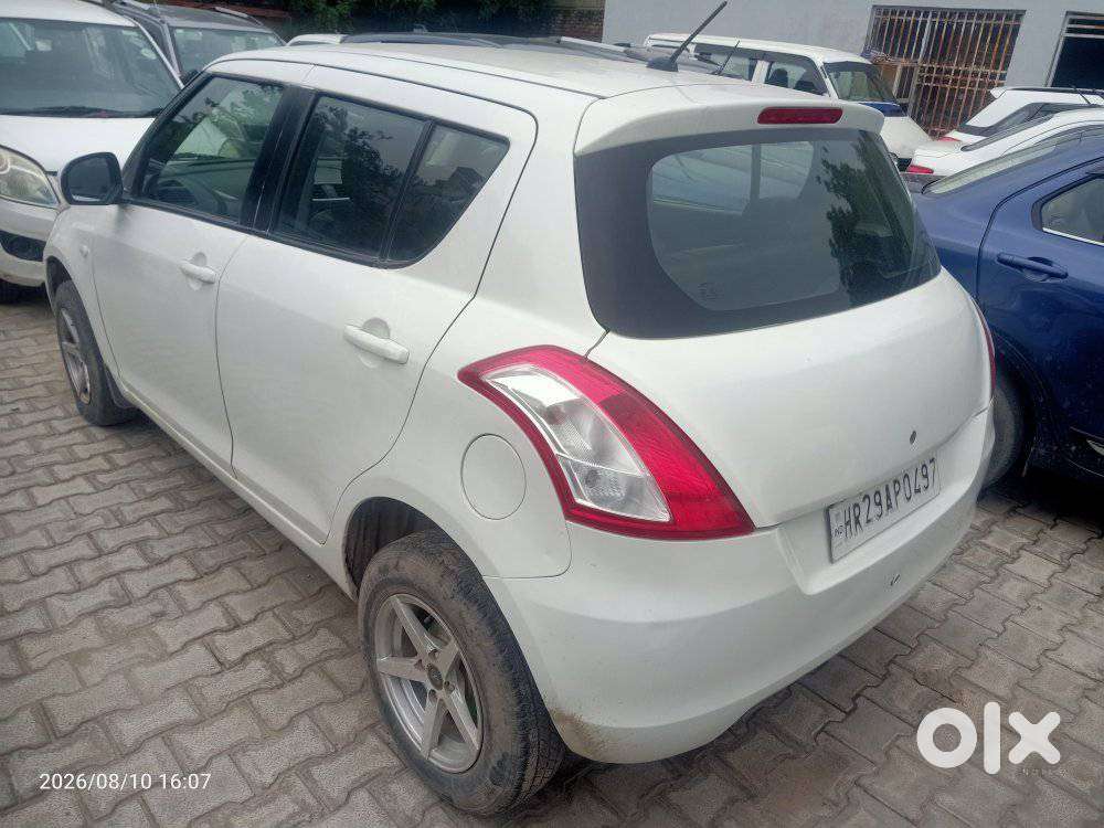 Maruti Suzuki Swift Lxi Optional-o, 2017, Petrol