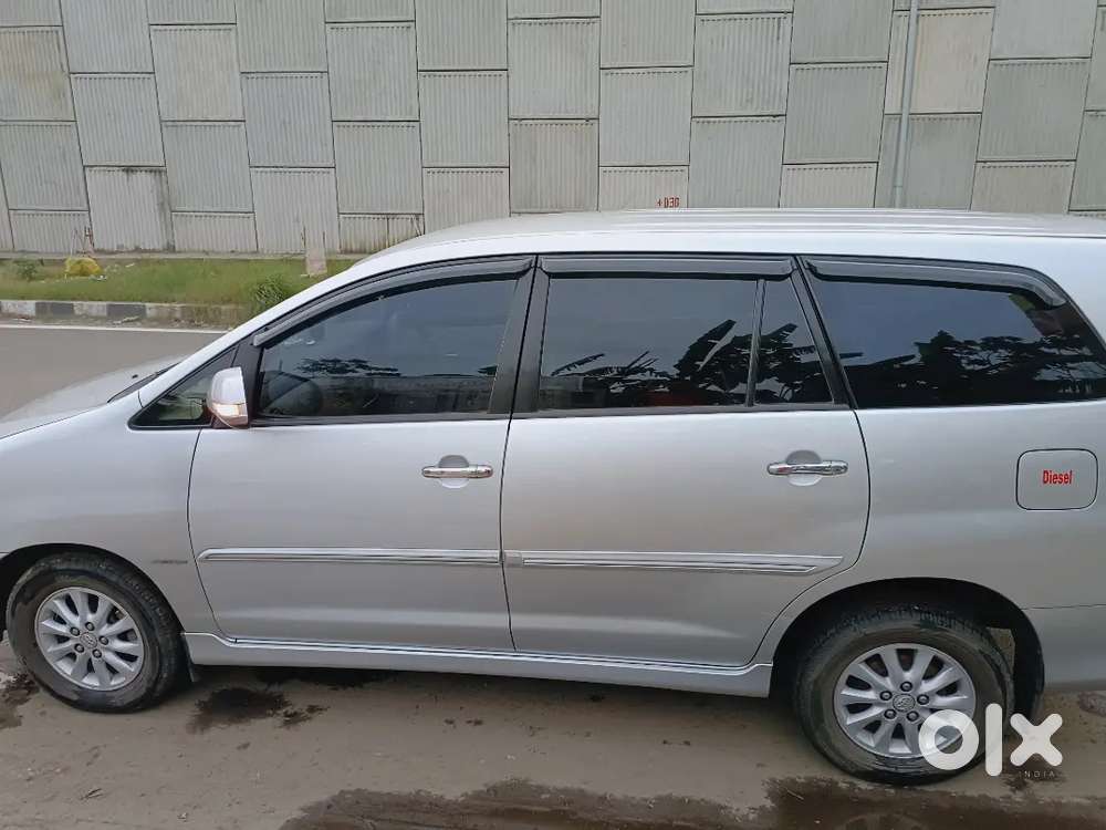 Toyota Innova 2012