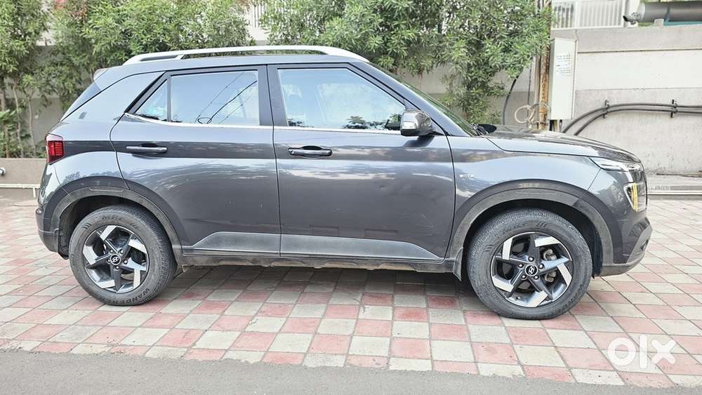 Hyundai Venue Petrol Automatic 2021